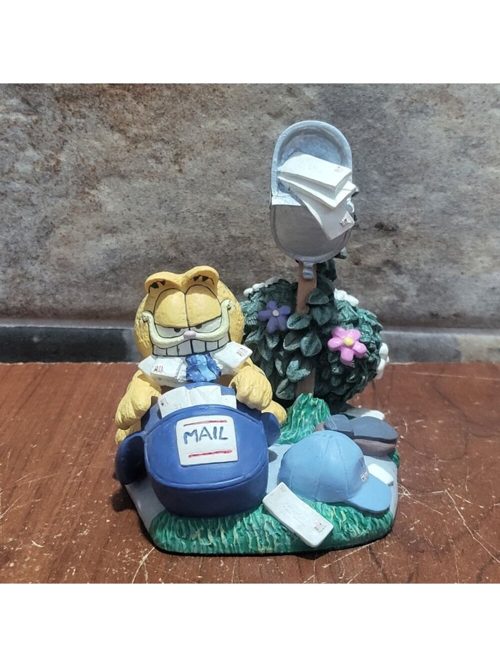 Danbury Mint Return to Sender Garfield Figurine 1993
